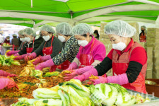 직접 담근 김치로 소외계층 따뜻한 온정의 손길 전해