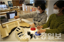 나사렛대 재활공학ㆍ홍보대사학생 장애아동에 맞춤 학습보조기기 제작 지원