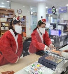 청주오송도서관, 24일 하루 산타 복장으로 근무