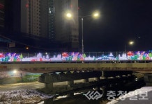 천안천 서부역사교에 미디어글라스 설치 