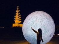 충주 중앙탑공원에 다섯 개의 달이 뜬다