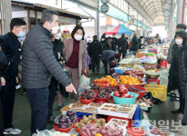김동일 보령시장, 설 명절 앞두고 전통시장 상인 격려
