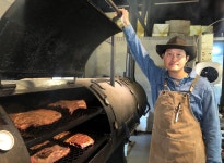 제천 카우보이그릴, 성금 기탁