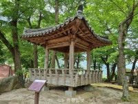17년째 임금을 기다리는 현판 없는 누각
