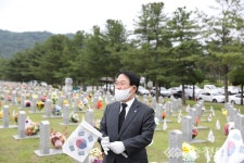 대전지방국세청, 현충원 참배…봉사활동 펼쳐