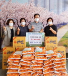 충주 봉방동 직능단체, 이웃돕기 위문품 기탁