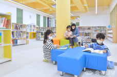 서충주도서관 어린이자료실 안전매트 설치