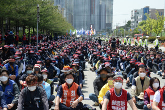 청주서 대규모 노동절 집회…충돌 없어