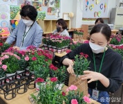 세종도덕노인복지센터, 카네이션 화분으로 감사의 마음 전달