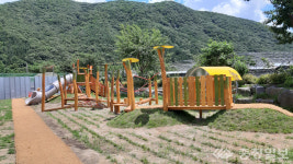 개화초, 우리 학교에 자연 친화적 놀이터가 생겼어요!