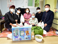 청천면, 예술인 이효재와 이웃사랑 나눔 실천