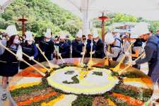 충주시 38회 수안보 온천제…꿩산채비빔밥 퍼포먼스