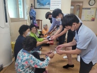 예산 고덕중, 학급 바른생활부원들과 마을 경로당 방문