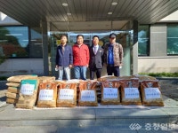 학산면 체육회, 지역 경로당에 햅쌀 및 밀가루 전달