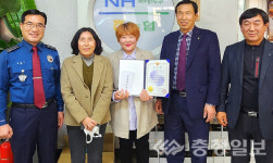 진천경찰, 보이스피싱 예방 덕산농협 직원 감사장 전달