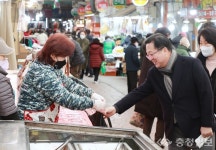 이장우 시장, 설 명절 맞아 태평전통시장 방문… 농산물 구입