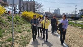 천안시 동남구 이주홍 구청장, 천안천·원성천 벚꽃길 점검 회의 개최