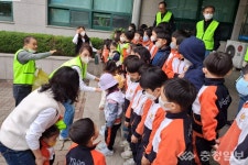 청주YMCA 임직원 및 어린이집 원생, 가경천서 플로깅 활동 진행