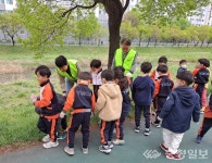 청주YMCA 임직원 및 어린이집 원생, 가경천서 플로깅 활동 진행