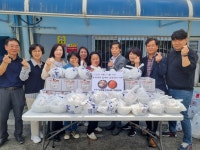 [포토] 청주 봉명2송정동지사협, 저소득 100가구에 삼계탕과 김치 전달