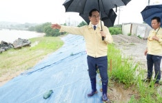 박상돈 천안시장 호우 피해 현장 곳곳 점검 및 신속한 복구 당부