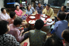 김영환 충북지사, 무더위쉼터 방문