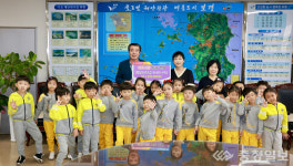 [포토] 예일어린이집, 보령시에 이웃사랑 성금 전달