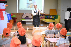 조병옥 음성군수, 어린이집 일일보조교사로 깜짝 변신