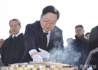 이장우 대전시장, 국립대전현충원 참배로 3.1절 경축
