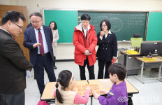 대전시의회 교육위, 현장실습 기업·늘봄학교 방문