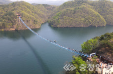 충북 진천 초평호에 국내 최장 길이 출렁다리 개통