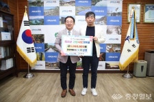 [포토뉴스]이강명 관성개발 대표, 옥천에 고향사랑기부 최고액(연간 500만원) 기탁