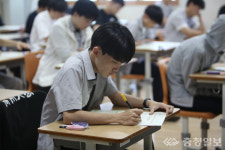 6월 모의고사 시작을 기다리는 수험생들
