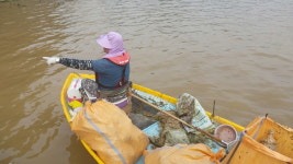 예산군 예당내수면 어업계, 예당호 출렁다리 주변 환경정화 활동 펼쳐
