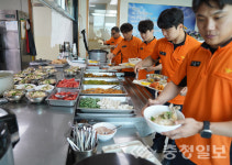 진천 중복 맞아 삼계탕 나눔 이어져
