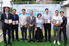 천안시 텐트에서 생활하던 주거취약아동 꿈자람하우스 선물