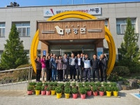 김종섭 원예치유농장 대표, 세종시 부강면에 국화 기증