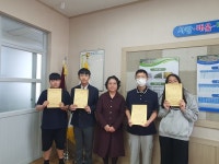 예산 삽교중, 2학기 봉사·선행·효행상 수상자 격려