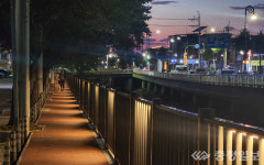 충주시, 교현천 보행로에 조명·의자 설치