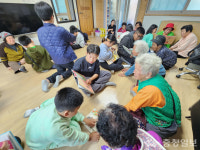 영동군 상촌면 갈마루지역아동센터, 노인 대상 그림책 읽어드리기 봉사활동 진행