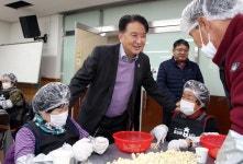  김영환 충북도지사, 일하는 밥퍼 현장 방문