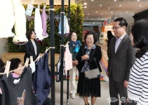 추억이 옷이 되고, 시가 된 시간… 리폼갤러리·시니어 시화전 개최