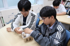 예산 광시중학교, 아기 황새 탄생과 함께하는 생태공존 교육 실천