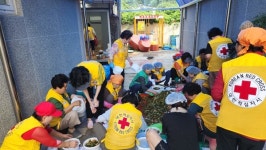 예산군 고덕면 적십자 봉사회, 사랑의 김치 담그기 및 나눔 봉사