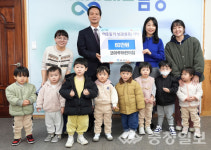 코아루어린이집, 음성군에 이웃돕기 성금 기탁