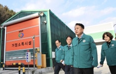 김영환 충북도지사, 영동군 AI 방역현장 긴급점검