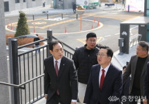 트리풀시티 엘리프 입주 첫날…갑천변에 울린 환영의 박수