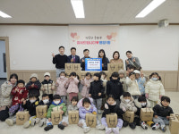 [포토]우미린풀하우스·동남지구어린이집 물티슈 기탁