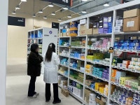 [르포]청주 창고형 대형 약국 가보니…카트에 담고 계산대서 복약지도