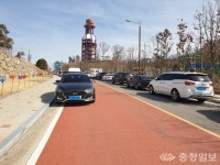 영동 레인보우 힐링관광지 갓길 주차 몸살…차량 교행도 어려워